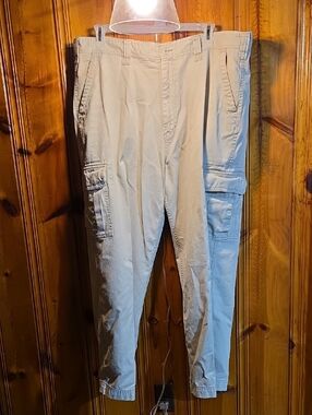 Old Navy Men's Cargo Pants in Khaki